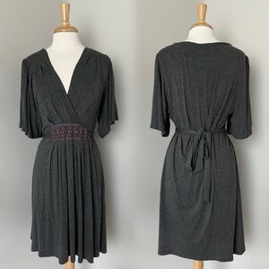 Ice Grey Beaded Waistline Knee Length Dress Size 14 Flutter Sleeve V Neck